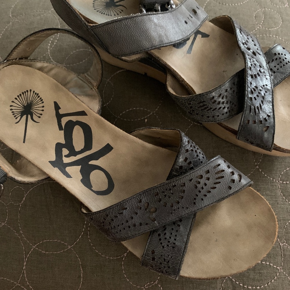 OTBT wedge sandal , size 8, dark grey